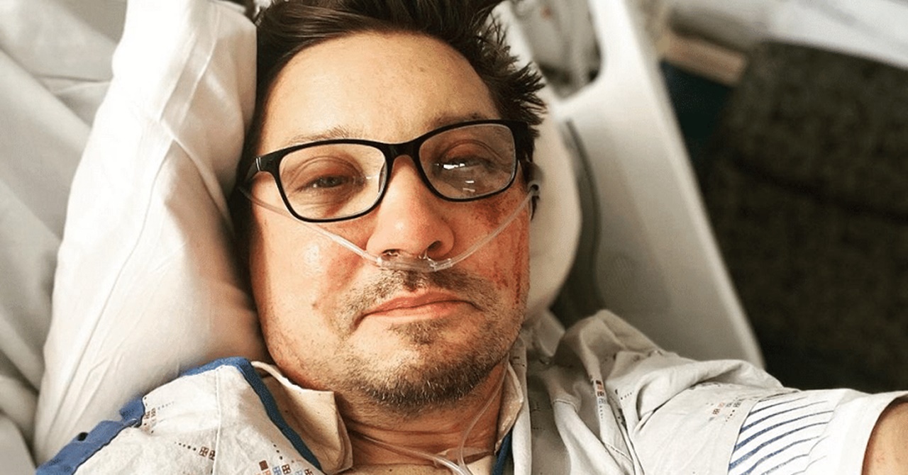 O trabalho não para! No hospital, Jeremy Renner anuncia 2ª temporada de série