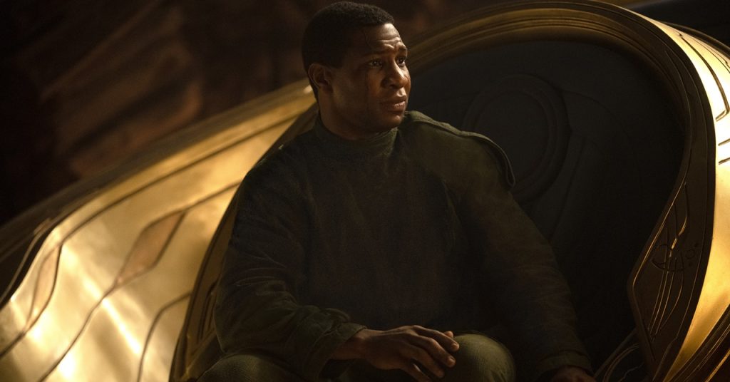Eita! Jonathan Majors, o Kang, é preso por agredir e estrangular ex-namorada