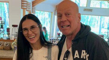 Demi Moore estaria morando com o ex, Bruce Willis, e a atual esposa do ator