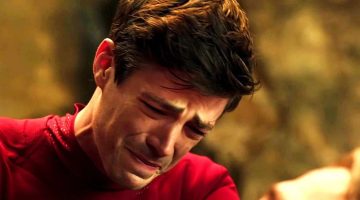 Após quase 10 anos, Grant Gustin aposenta traje do Flash em vídeo emocionante