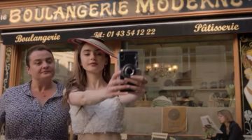Possessos, franceses vandalizam cenários de Emily em Paris: ‘vá embora’