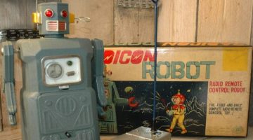 Família quase doa brinquedo antigo, mas descobre que item vale uma fortuna