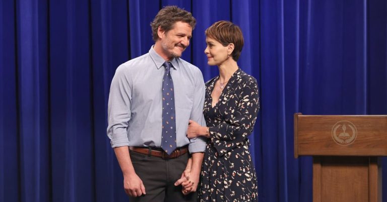 sarah paulson e pedro pascal