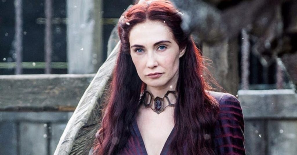 Game of Thrones: atriz de Melisandre acaba presa na Holanda