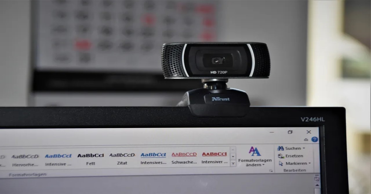 Como saber se tem alguém te espionando pela webcam?