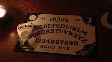 Ouija: 36 crianças são internadas com medo da brincadeira do copo