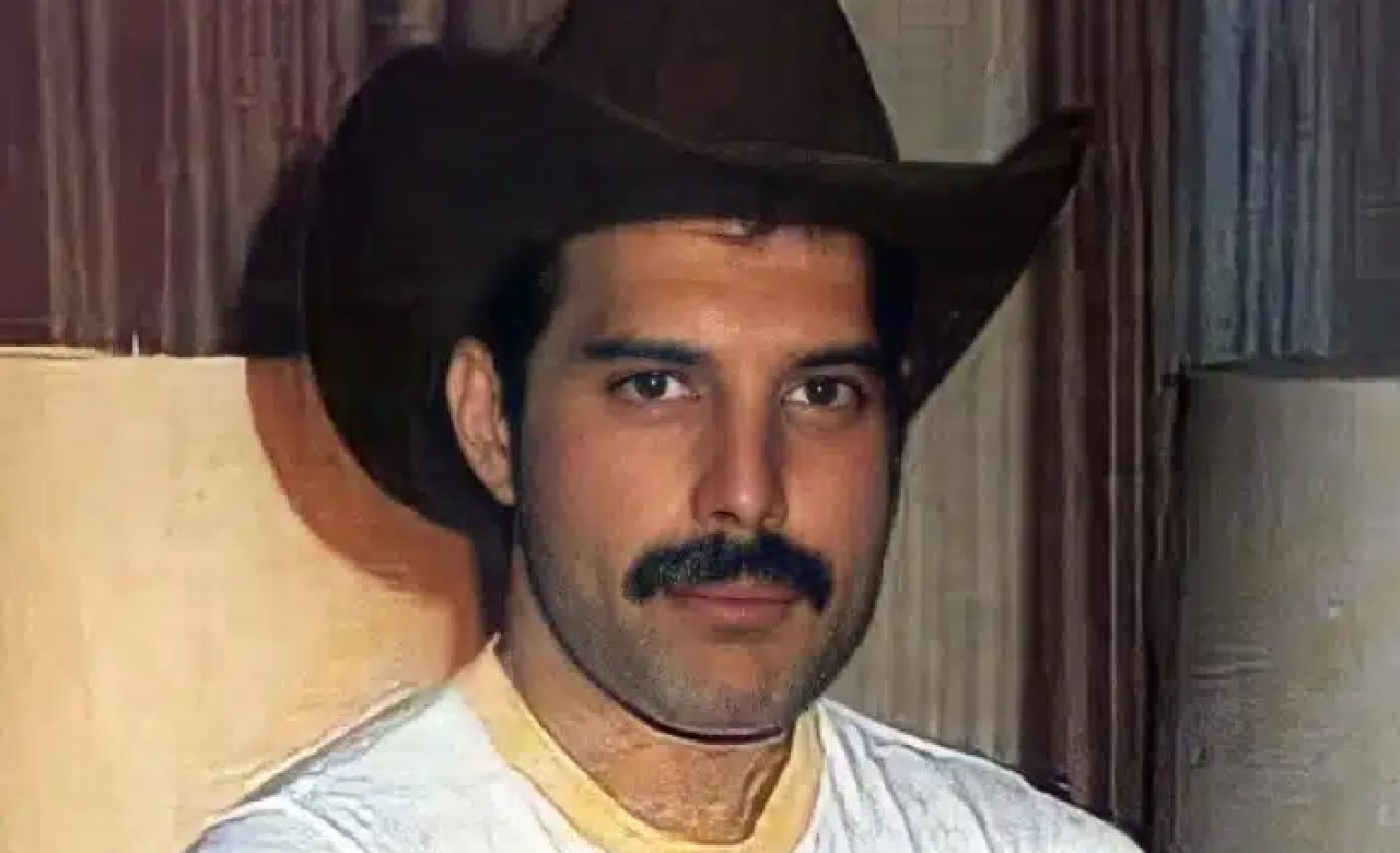 De arrepiar! Inteligência artificial faz Freddie Mercury cantar ‘Evidências’