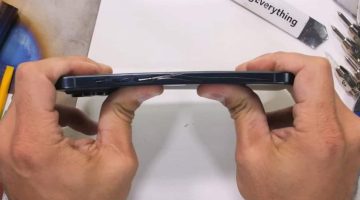 Não era de titânio? iPhone 15 Pro Max dobra ao meio e reprova em teste