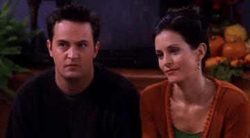 Friends: Courteney Cox diz que ‘recebe visitas’ de Matthew Perry