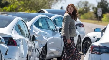 Elon Musk comenta cena impactante com Teslas em O Mundo Depois de Nós