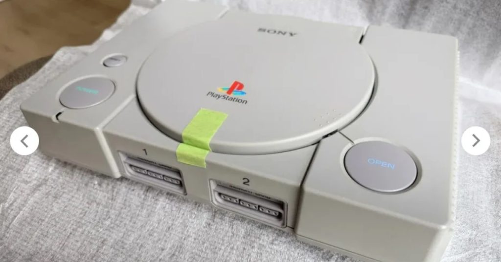 Jogador faz unboxing de PlayStation 1 original e lacrado