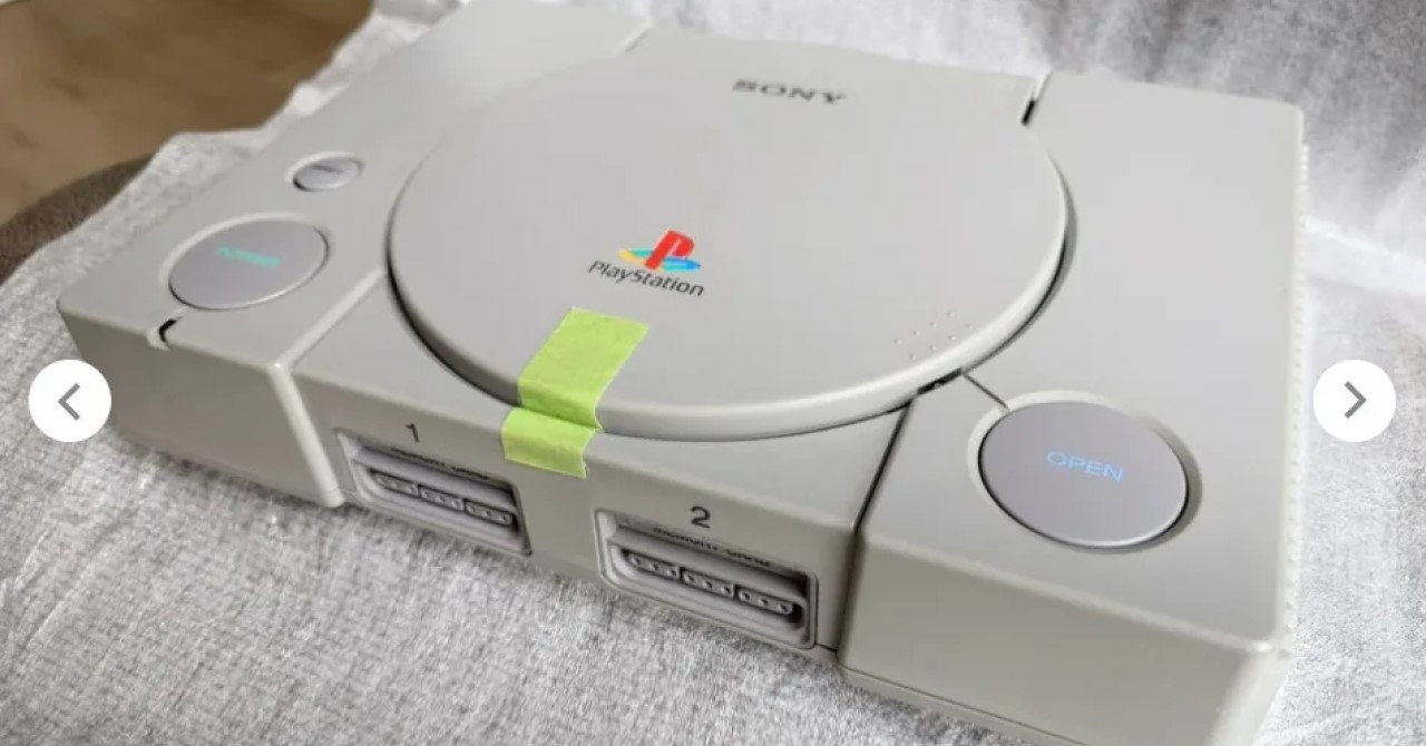 Jogador faz unboxing de PlayStation 1 original e lacrado