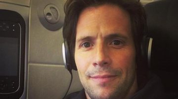 Ator de Indiana Jones e Speed Racer e 2 filhas morrem em acidente de avião
