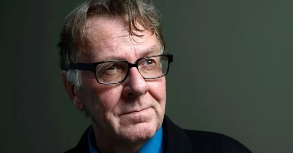 Tom Wilkinson, o Falcone de ‘Batman Begins’, morre aos 75 anos de idade