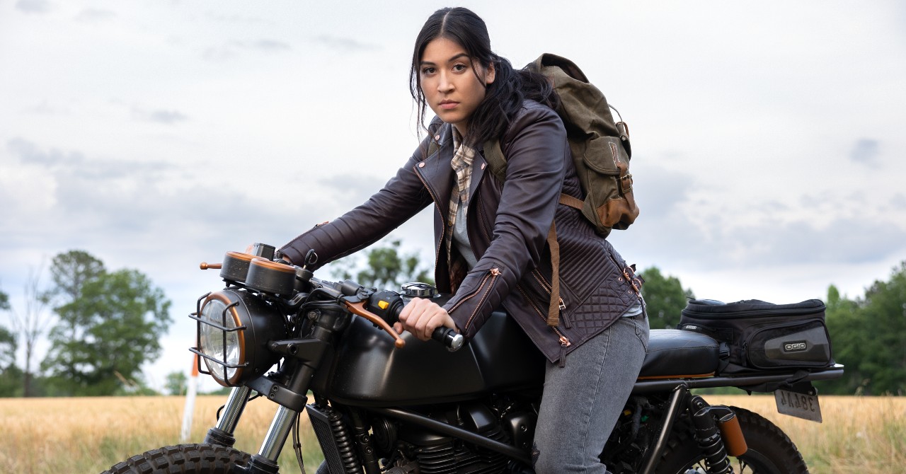 Echo: diretor revela que poder de Maya não será igual ao dos quadrinhos