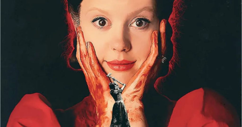 Mia Goth é acusada de agredir figurante com chute durante filmagem de MaXXXine
