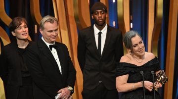 Youtuber invade palco de premiação durante vitória de Oppenheimer