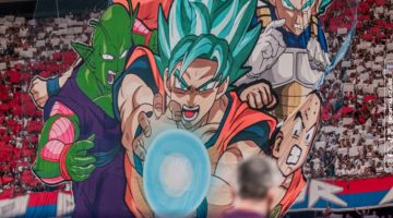 Torcida do Fortaleza faz mosaico em homenagem a Akira Toriyama
