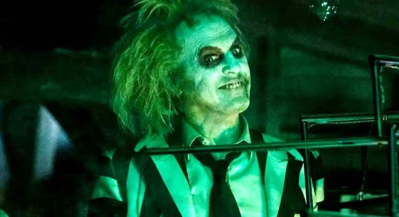 Michael Keaton entrevista Beetlejuice em paródia hilária
