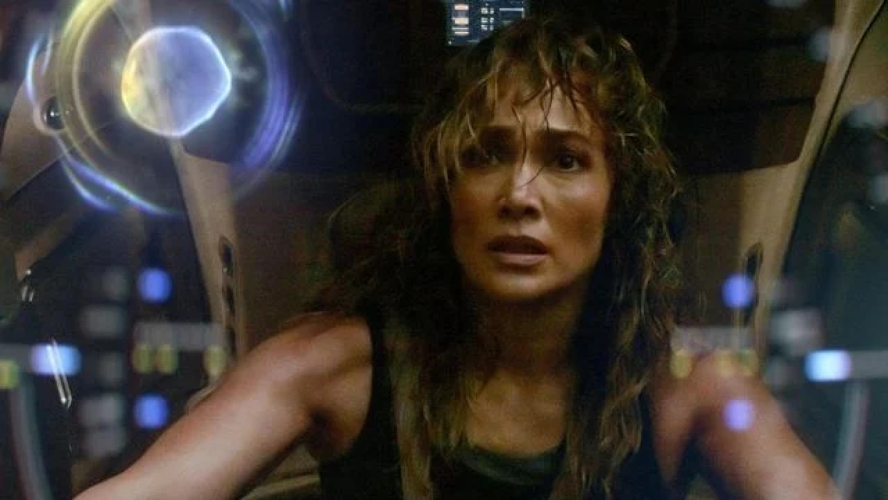 O que Jennifer Lopez está fazendo no espaço sideral?