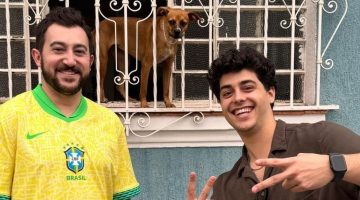 Vincent Martella se joga na cultura brasileira e toma cerveja em boteco