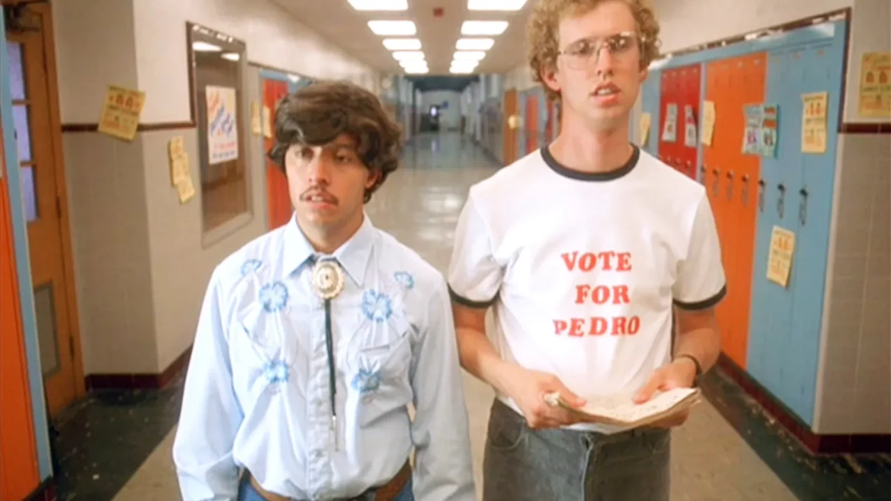 Jon Heder revive Napoleon Dynamite em novo vídeo após 20 anos