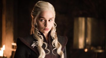 Emilia Clarke: ‘se vou morrer, é melhor morrer ao vivo na TV’