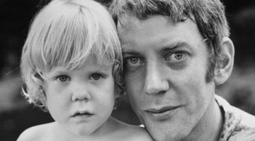 Kiefer Sutherland, de 24 horas, posta bela homenagem após morte do pai, Donald Sutherland