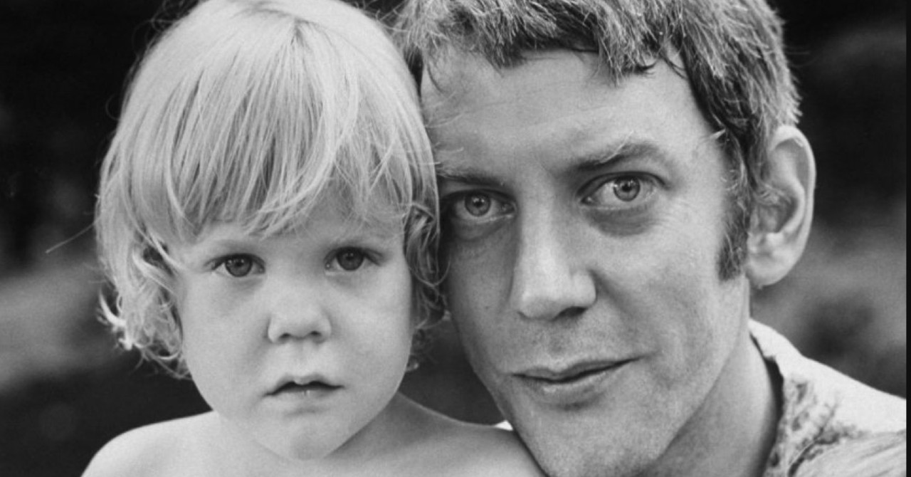 Kiefer Sutherland, de 24 horas, posta bela homenagem após morte do pai, Donald Sutherland