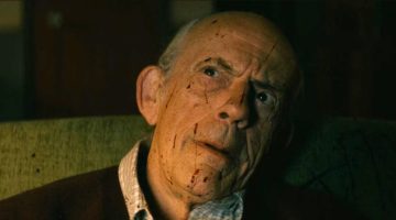 Christopher Lloyd de volta em Anônimo 2