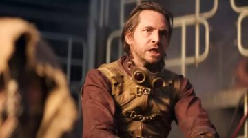 Aaron Stanford comemora traje de Pyro em Deadpool & Wolverine