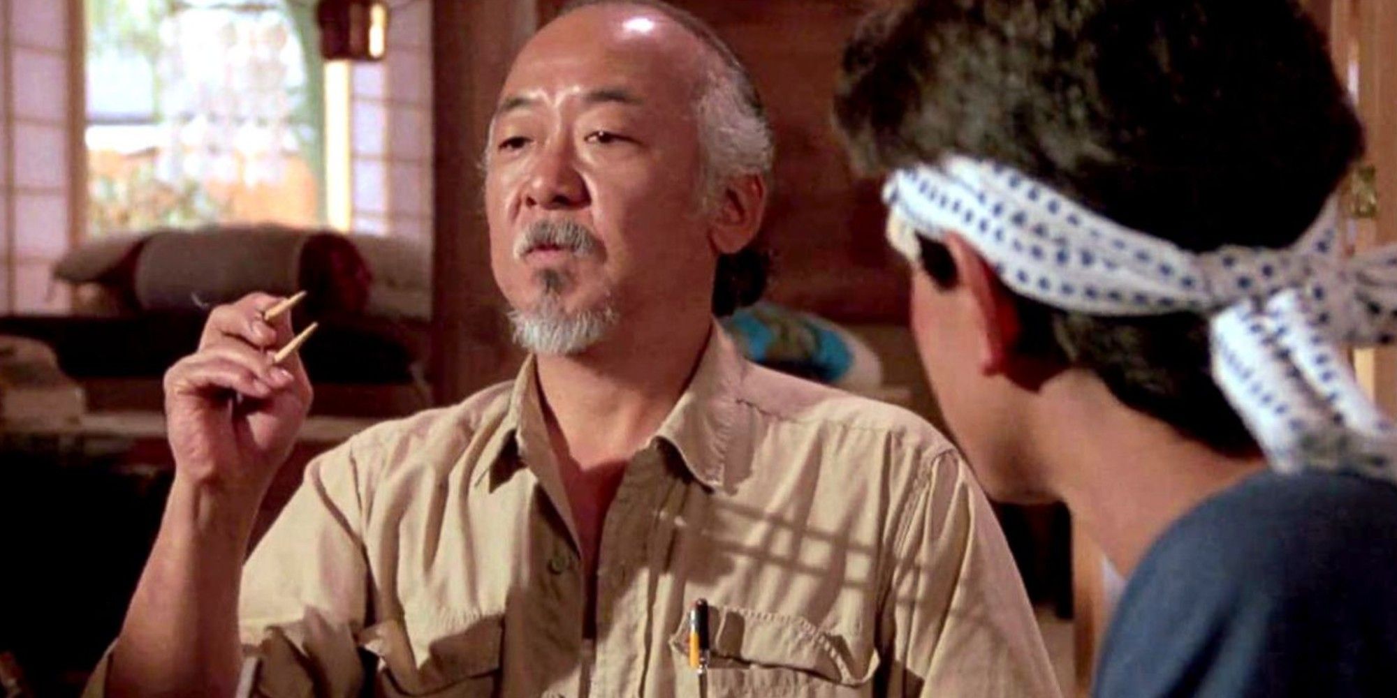 Cobra Kai revela passado sombrio e segredo perturbador do Sr. Miyagi