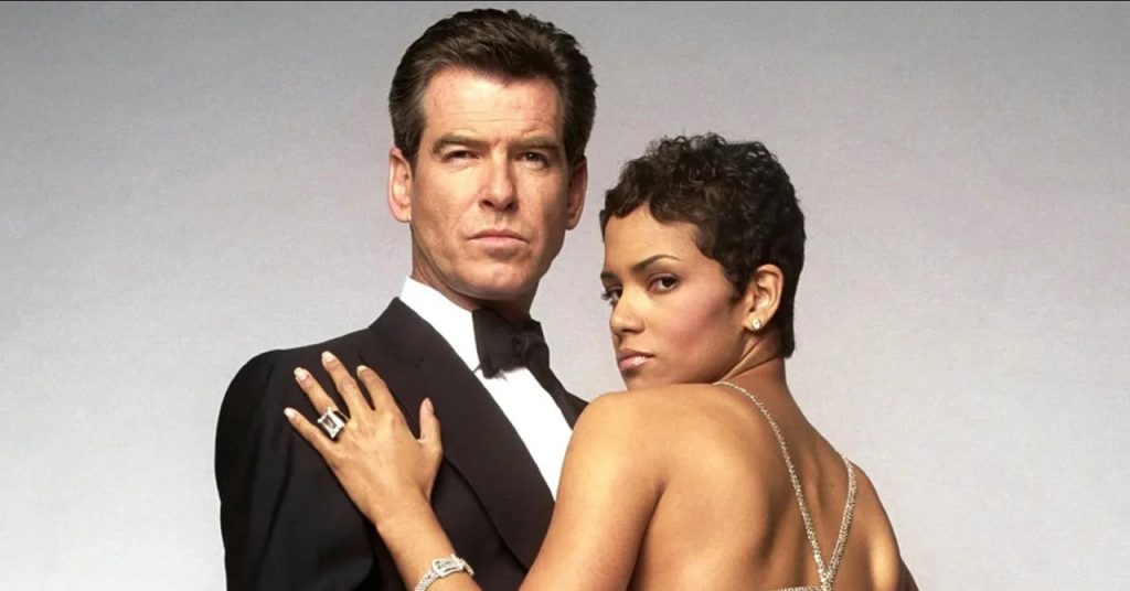 Pierce Brosnan se irrita com pergunta sobre James Bond e o Natal