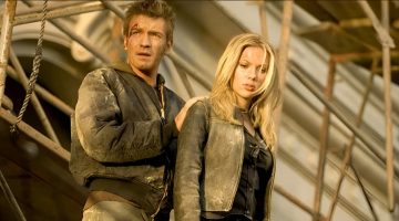 Scarlett Johansson sugere cena de topless em filme, mas diretor proíbe
