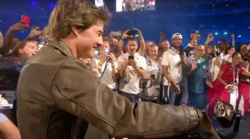 Tom Cruise brilha no encerramento dos Jogos Olímpicos de Paris 2024 com acrobacias épicas