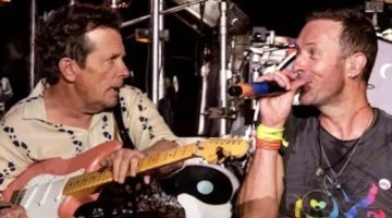 Chris Martin revela emoção ao tocar com Michael J. Fox no Glastonbury: “Foi como estar no céu”