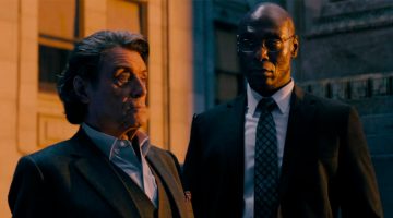 Ian McShane homenageia Lance Reddick em evento de John Wick: “Sinto muita falta dele”