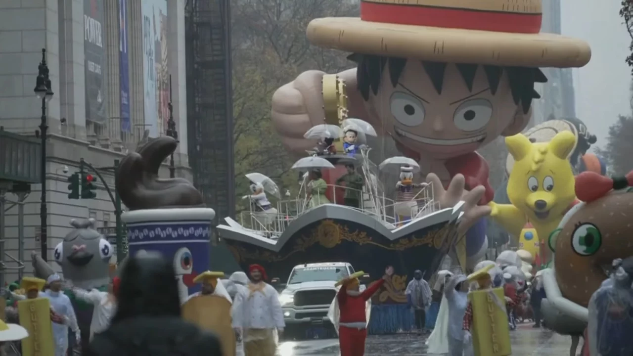 Luffy “ataca” dirigível da Disney no Desfile da Macy’s