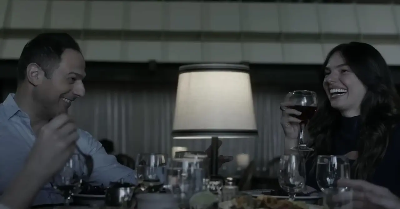 Isis Valverde é vista em trailer de novo filme com Sylvester Stallone