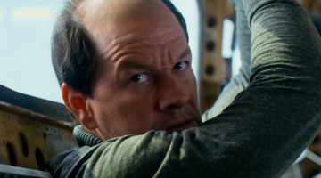 Mark Wahlberg chama atenção com corte de cabelo diferente em “Ameaça no Ar”