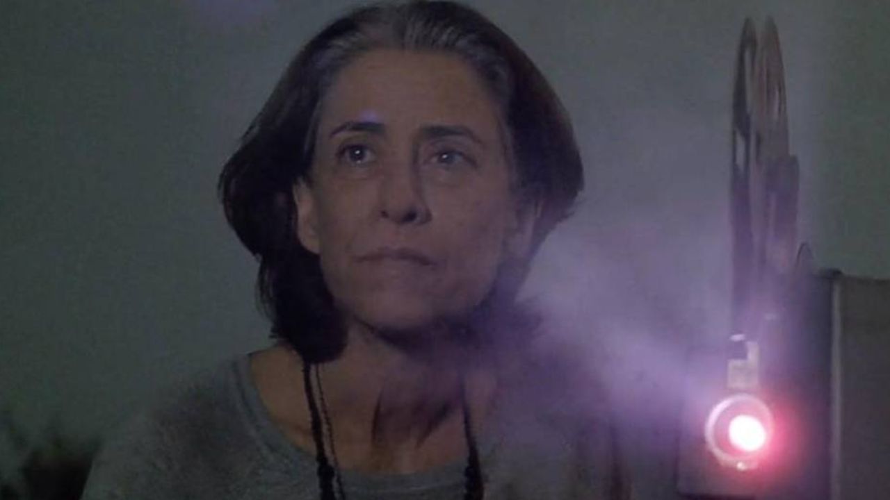 Ainda Estou Aqui: Fernanda Torres tem chances reais no Globo de Ouro 2025