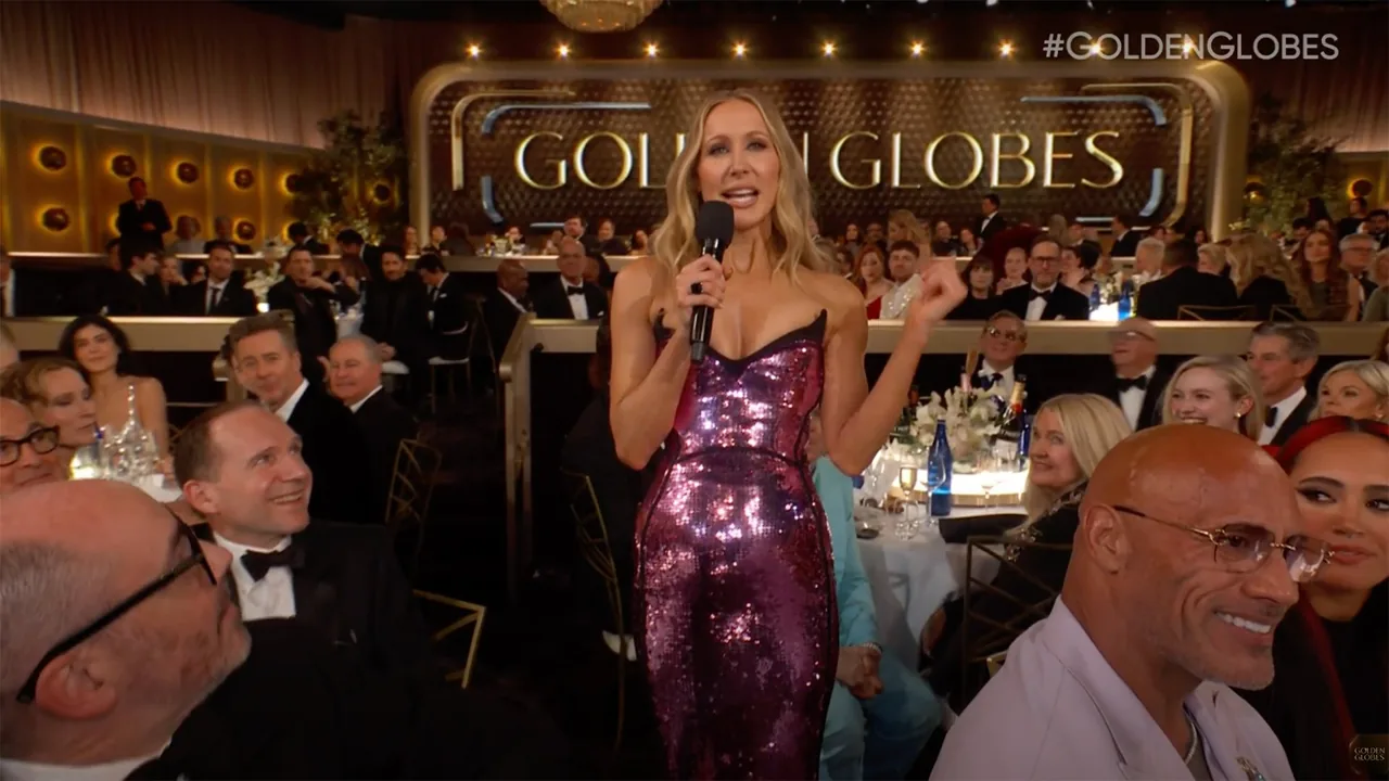 Nikki Glaser revela piadas censuradas no Globo de Ouro 2025