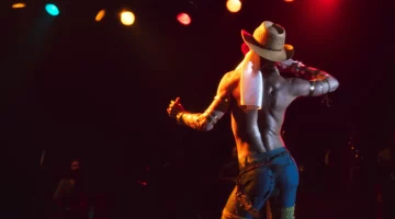 Homem com H: Cinebiografia de Ney Matogrosso ganha trailer e cartaz