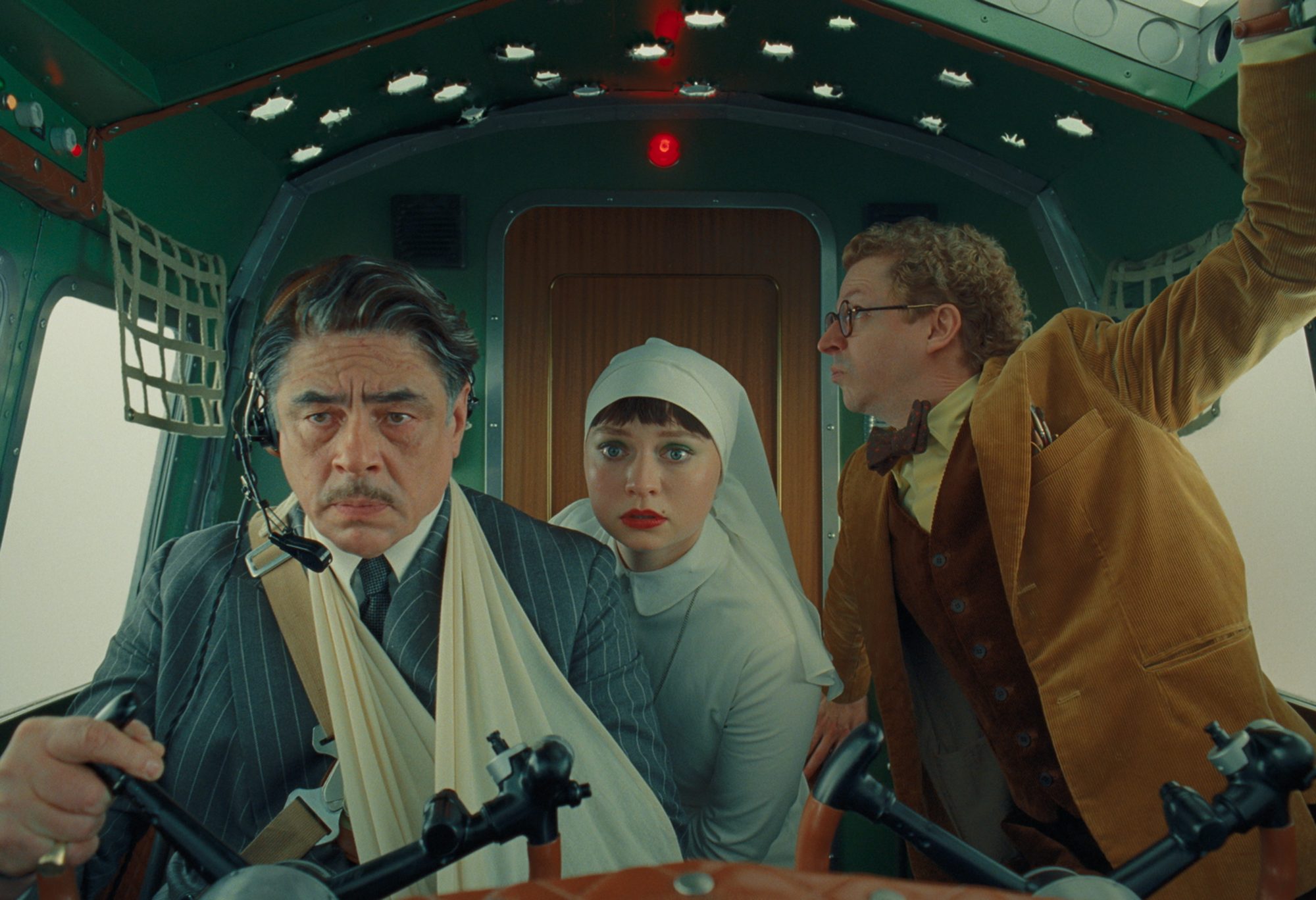 ‘O Esquema Fenício’: Benicio del Toro revela como é mergulhar no universo de Wes Anderson; assista!