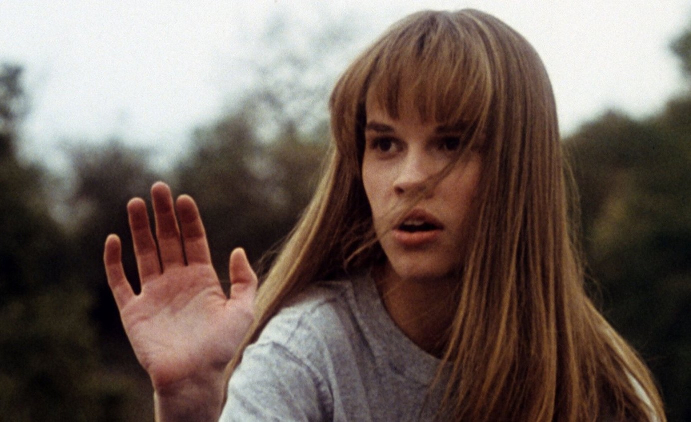 Criadores de ‘Cobra Kai’ mantém esperança em retorno de Julie Pierce no Universo Karate Kid