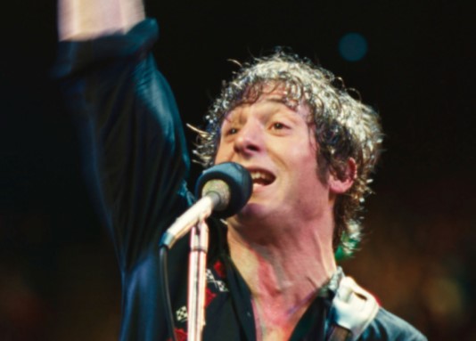 Cinebiografia de Bruce Springsteen com Jeremy Allen White ganha trailer eletrizante – e data de estreia