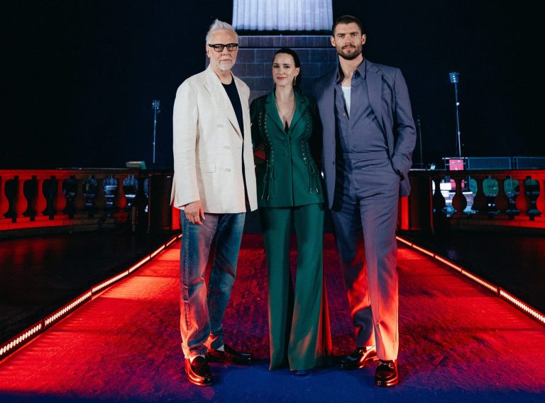James Gunn, David Corenswet e Rachel Brosnahan chegam ao Rio para turnê de ‘Superman’