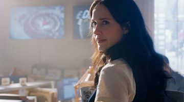 Rachel Brosnahan, de ‘Superman’, critica atores que reclamam de filmes de super-heróis após o fracasso
