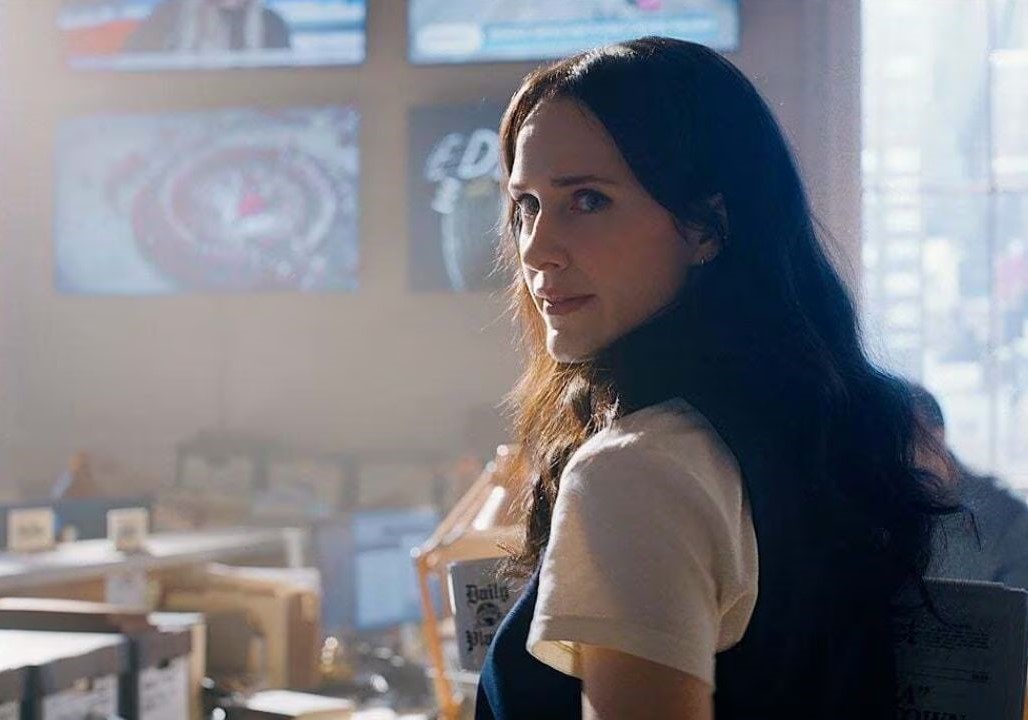 Rachel Brosnahan, de ‘Superman’, critica atores que reclamam de filmes de super-heróis após o fracasso