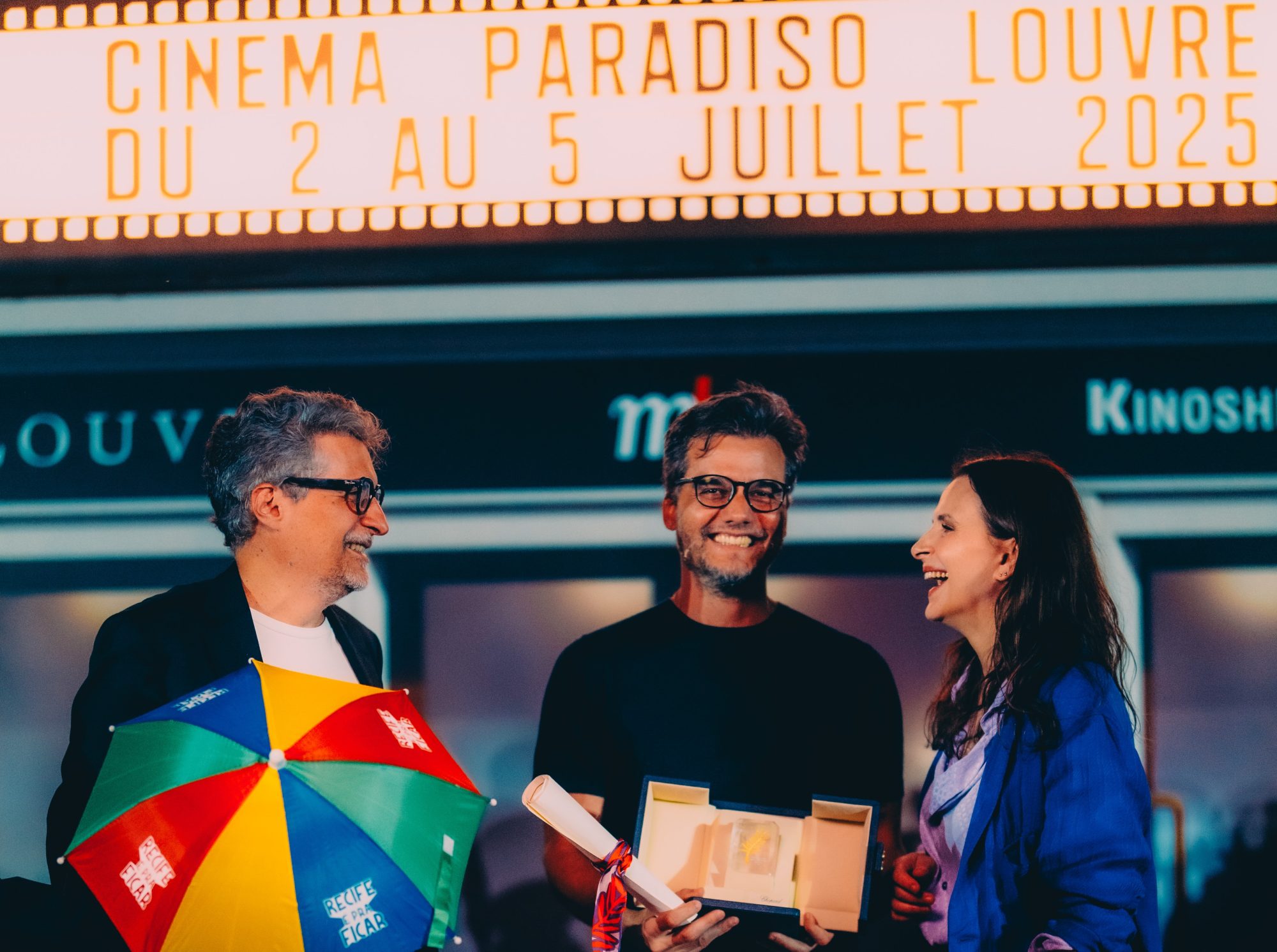 Em sessão especial de ‘O Agente Secreto’ no Louvre, enfim Wagner Moura recebe a Palma de Ouro